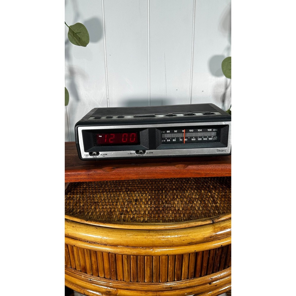 Vintage Sears AM FM Electronic Clock Radio Red LED Display Woodgrain 23830800